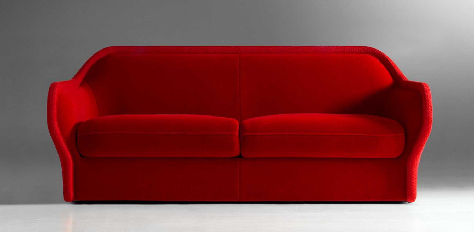 Bardot Loveseat in Poppy