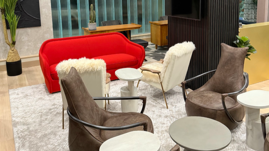 Bardot Loveseat in Poppy